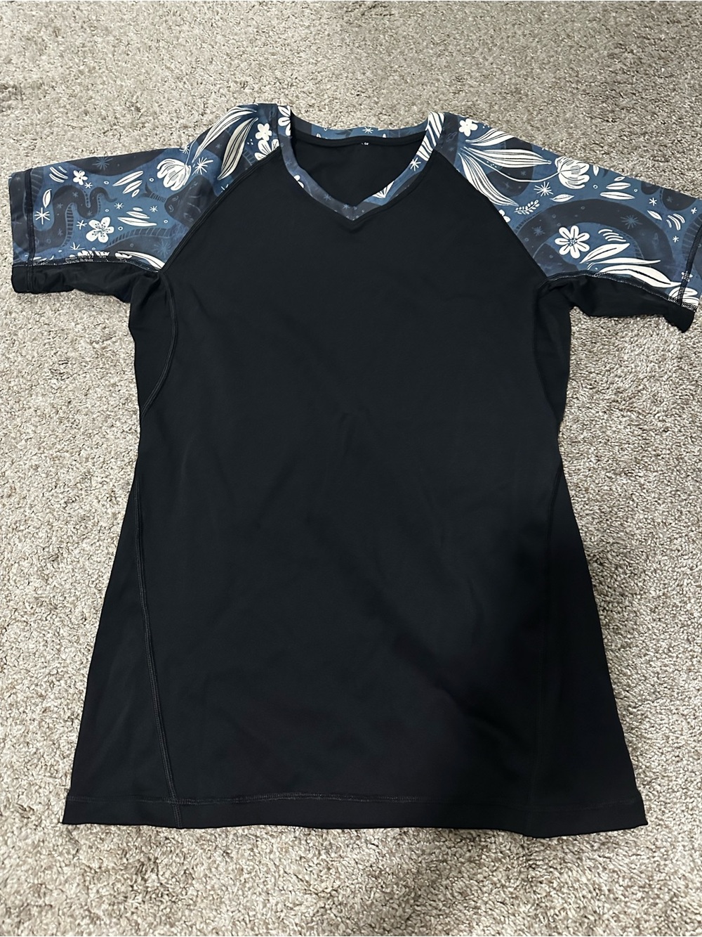 Gaidama Women’s Black Rash Guard